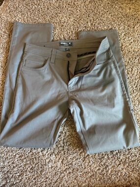 O'Neill Men's Chino Pants in Olive